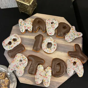 ows a number of donuts on a wooden board