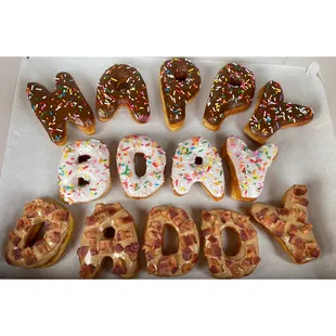 Super delicious and fresh! I could tell they had been made just prior to my pick up time! The bacon donuts were especially delicious!!