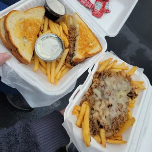 Brisket sandwich Poutine