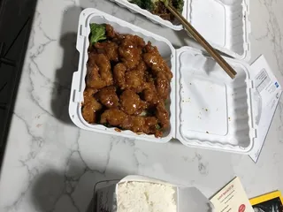Yum's Carryout