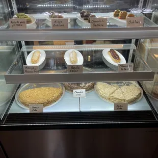 Dolan cake is walnut based