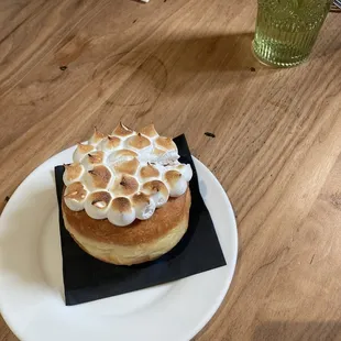 Meringue donut