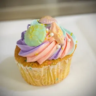  cupcake with frosting