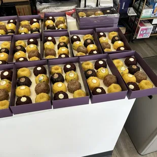 Sampler boxes in shop