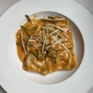 Ravioli stuffed with spinach and ricotta. Very delicious and stuff to the max.