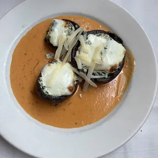 Fungi appetizer. Wonderfully stuffed and delicious sauce