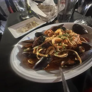Seafood linguini pasta