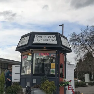 a restaurant on a corner