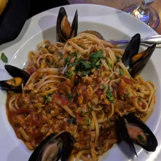 Linguini with Red Clam Sauce