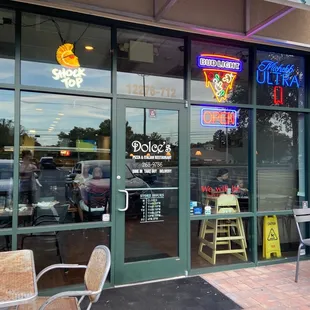 the outside of a restaurant