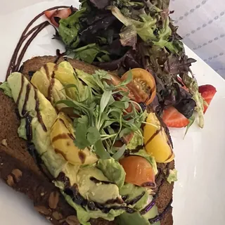 El Paniqueado Avocado Toast