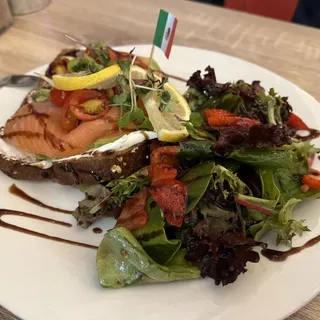 La Buchona Avocado Toast