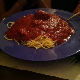 a plate of spaghetti and meatballs