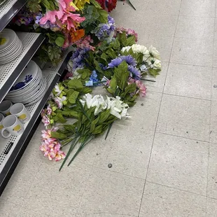 a bunch of flowers on the floor