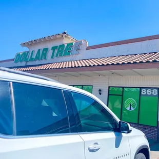 Dollar Tree Sign