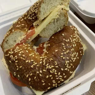 Sesame bagel with hummus, tomato and cheese