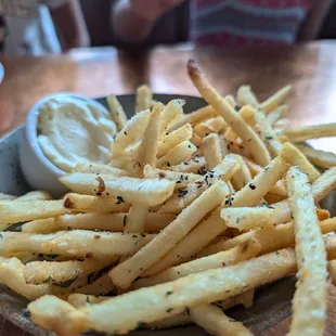 Frittes with garlic aioli