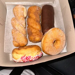 Dolly's Donuts