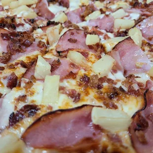 Deluxe Hawaiian Pizza