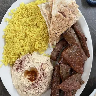Gyro plate was soooo good! We got an extra order of the delicious hummus, because, it was so good and why not?!?