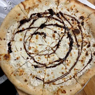 Blanco- garlic crema, goat and mozzarella, balsamic