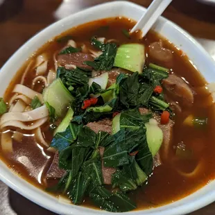 braised beef noodle soup / 紅燒牛肉麵