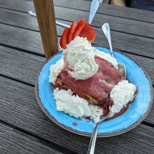 The strawberry shortcake dessert here is amazing. The view is great too! Saw a couple dolphins swim by.