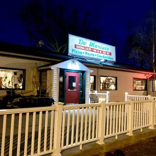 the outside of the restaurant