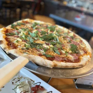 Spicy Hawaiian Pizza   18"