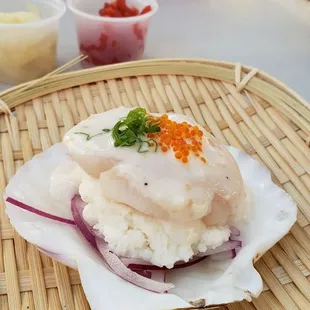 Scallop and mashed potatoes. Inventive and delicious