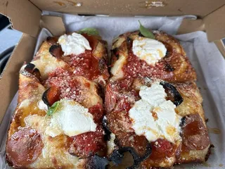 L.A Waterfront Pizza