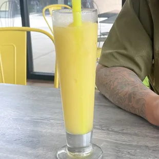 Mango frozen lemonade