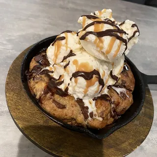 Cookie Skillet w/ice-cream