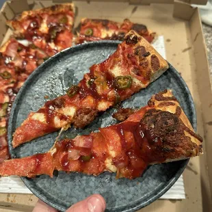 Horribly sliced pizza