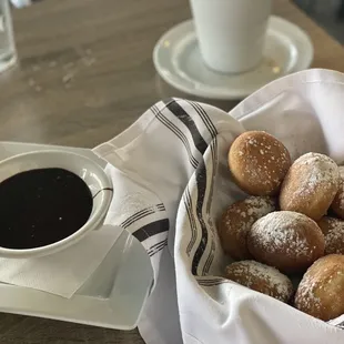 Beignets w. Chocolate Sauce