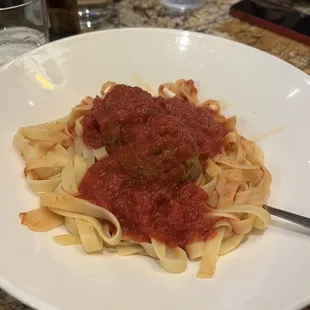 Fettuccine with two meatballs