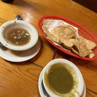 Salsa, green salsa?, chips