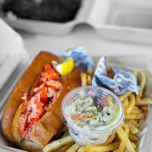 Lobster Roll | IG: whaevaeats