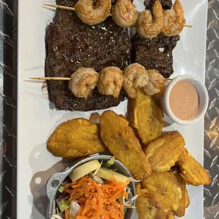 Mar y tierra with tostones