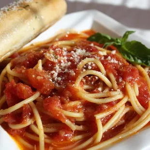 a plate of spaghetti and bread