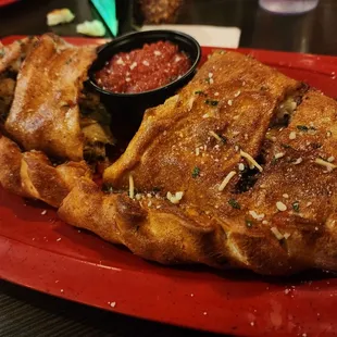 Dominics Calzone