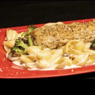 a plate of pasta with chicken and broccoli