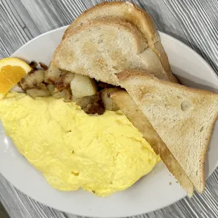 Omelette with home fries and toast
