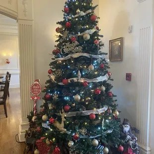 We always come at Christmas time and love that it is decorated.