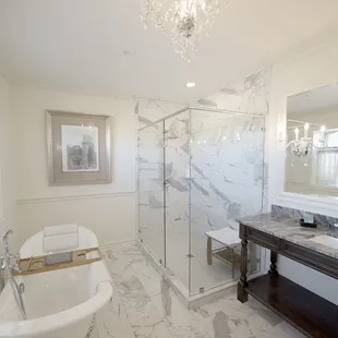 Grand King 2nd Floor Bathroom @ Dominion House boutique hotel