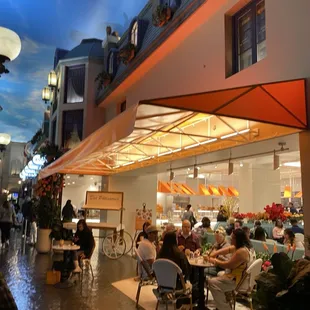 Inside Paris Hotek
