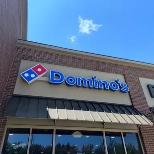 the front of domino's pizza
