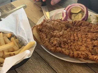 Catfish Charlie's At The Sni Landing