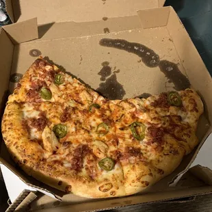 Chicken, jalapeño, and bacon hand tossed pizza. Skimpy on jalapeños but hot, fresh and tasty!