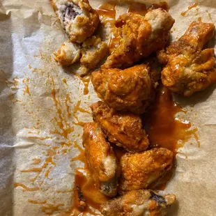 chicken wings and sauce